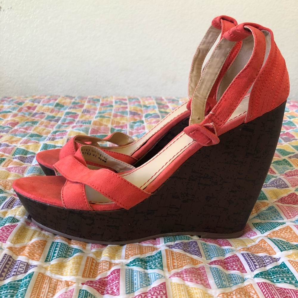 Women’s forever 21 coral high heels.